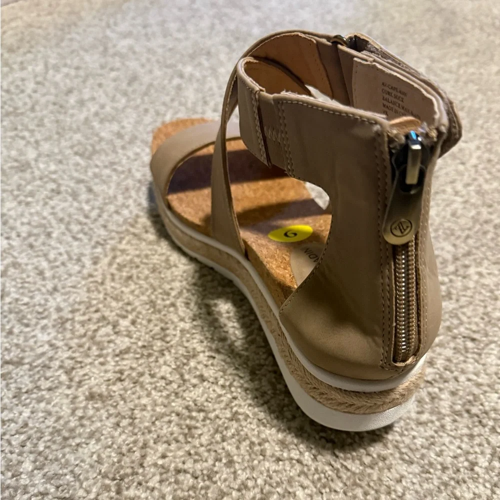 NWOT Adrienne Vittadini Cape May Wedge - Picture 5 of 7